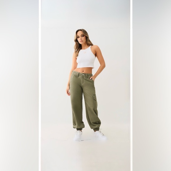 True Religion Pants - New BOBBI BAGGY CARGO JOGGER
TRUE RELIGION